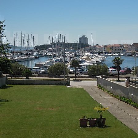 Apartment And Rooms Villa Kolonada Vodice Luaran gambar