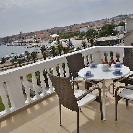 Apartment And Rooms Villa Kolonada Vodice Luaran gambar