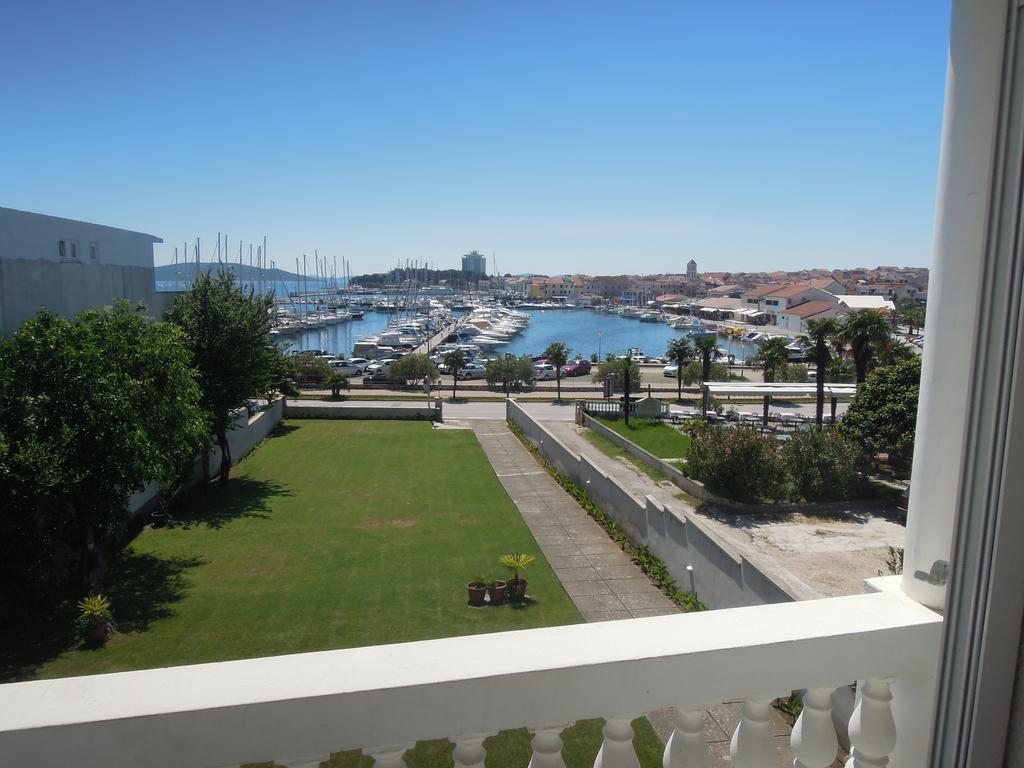 Apartment And Rooms Villa Kolonada Vodice Luaran gambar