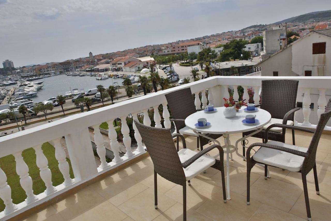 Apartment And Rooms Villa Kolonada Vodice Luaran gambar