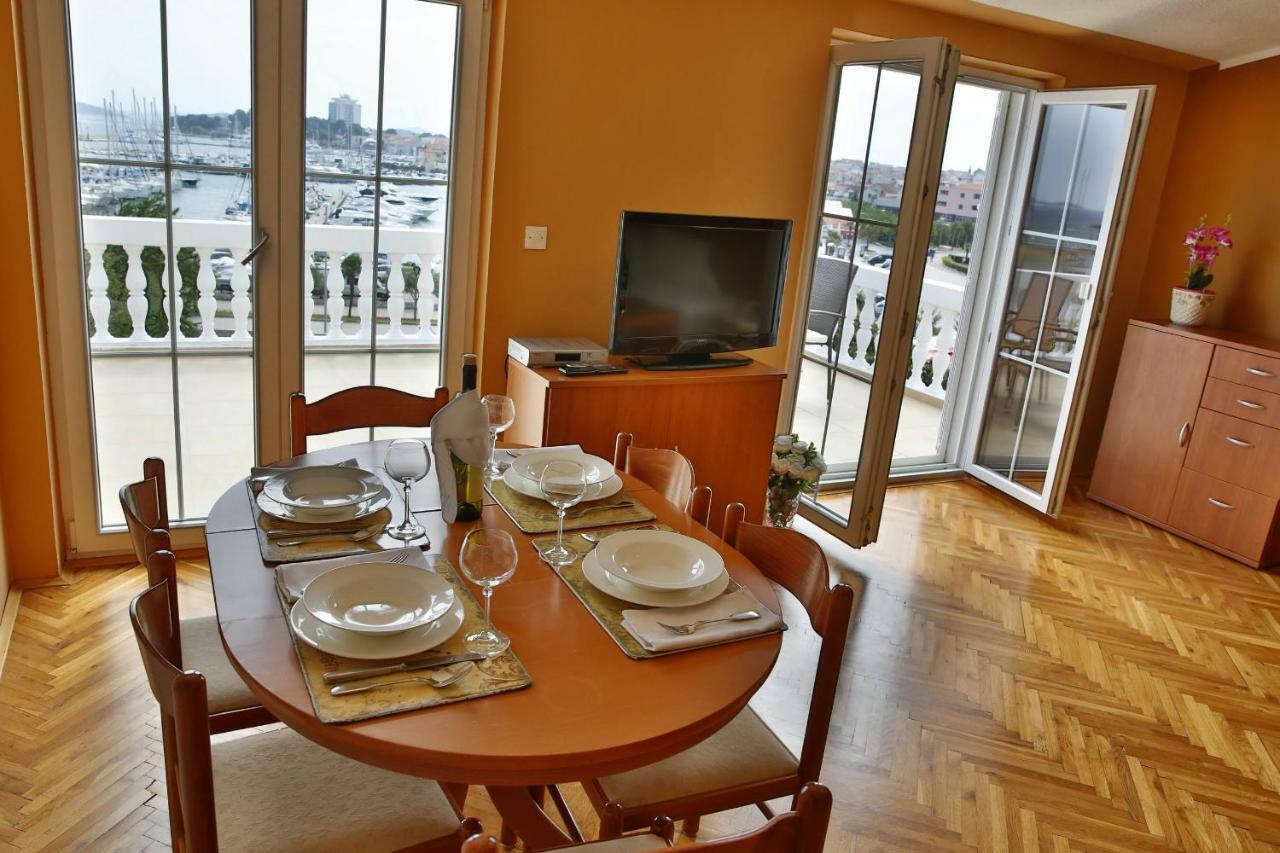 Apartment And Rooms Villa Kolonada Vodice Luaran gambar