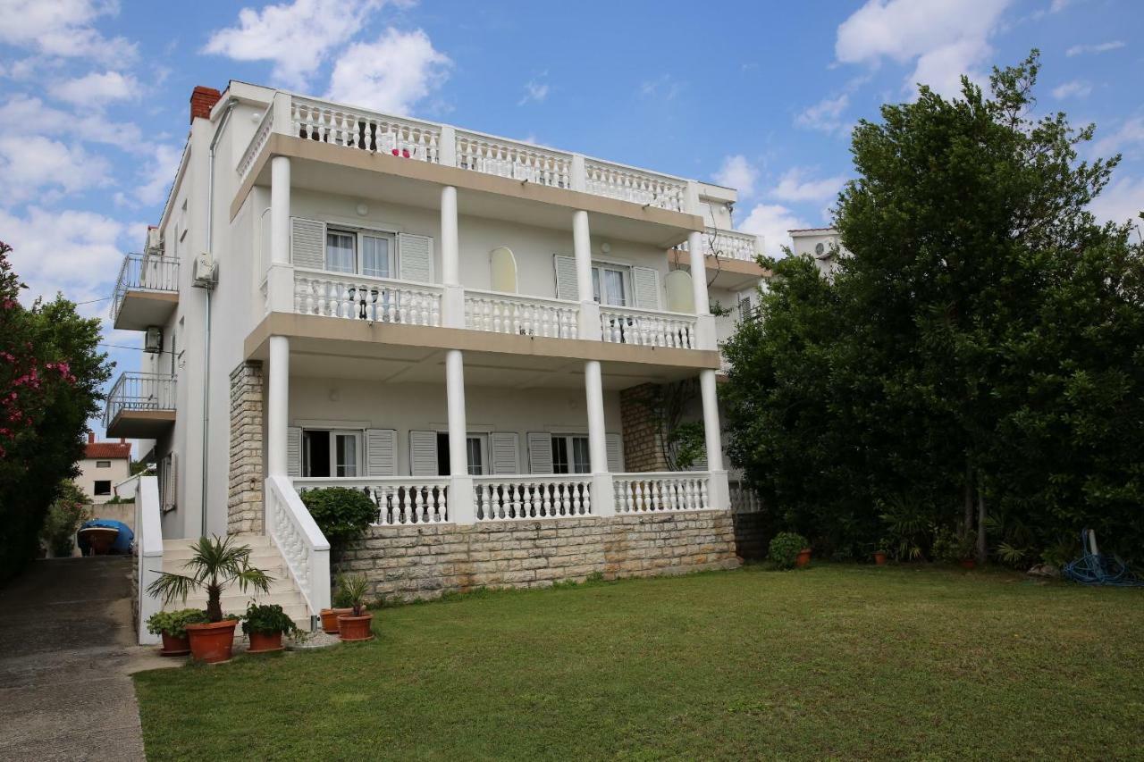 Apartment And Rooms Villa Kolonada Vodice Luaran gambar