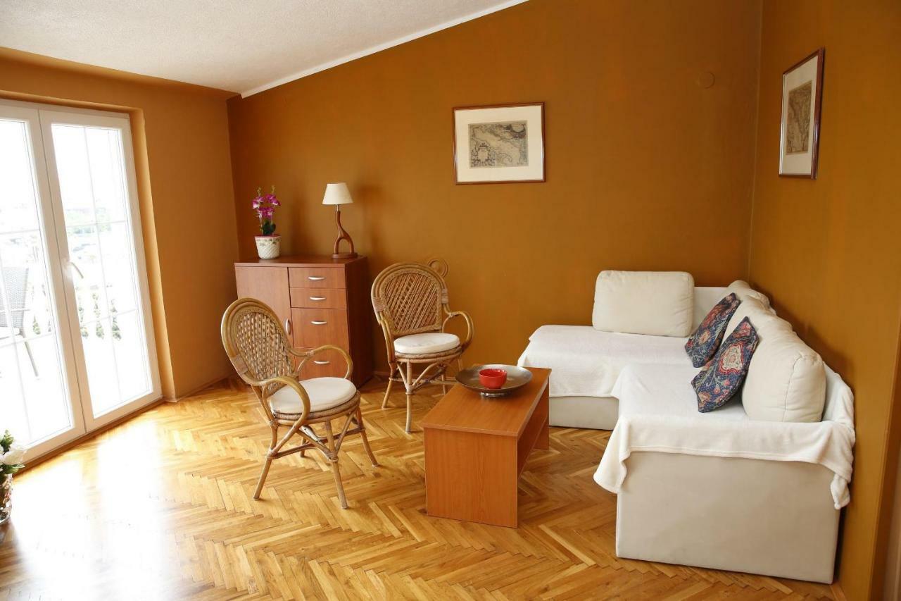 Apartment And Rooms Villa Kolonada Vodice Luaran gambar
