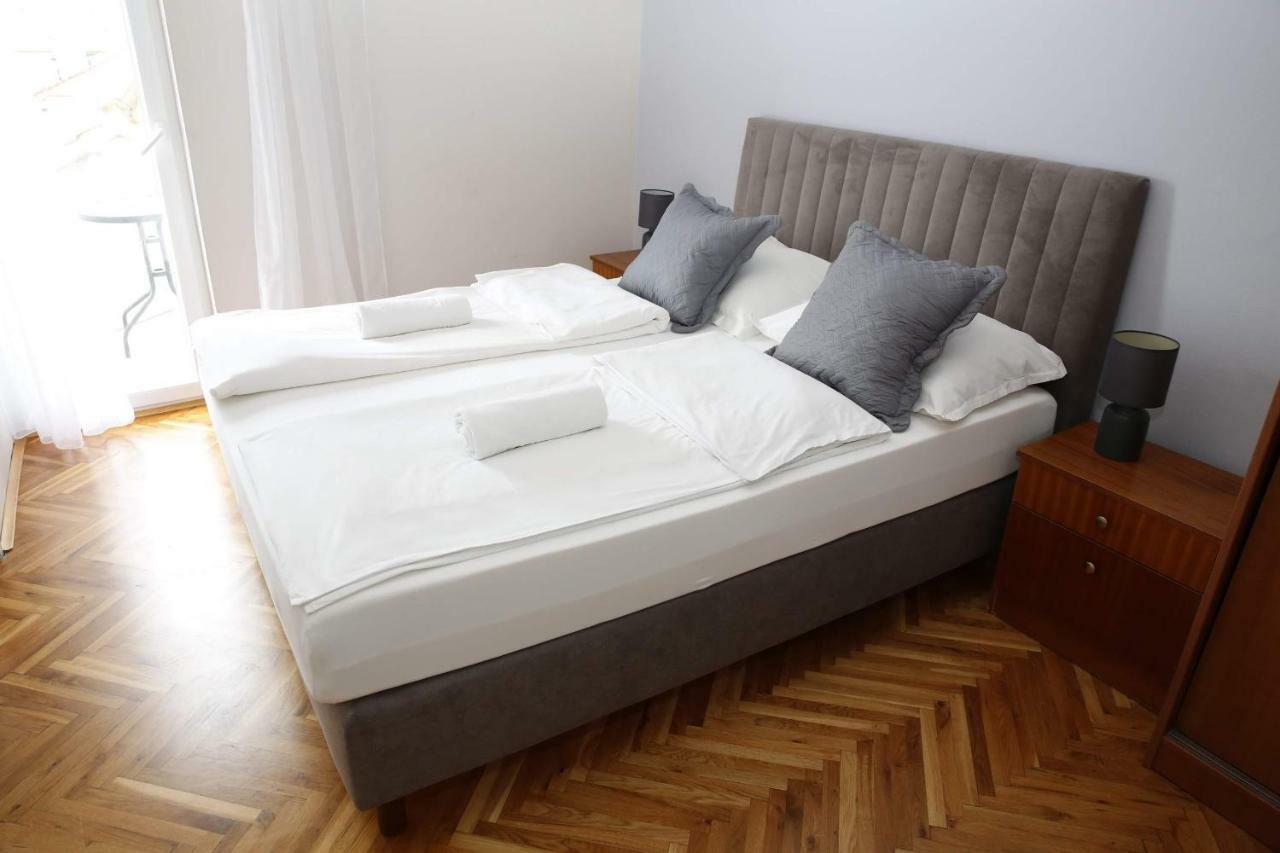 Apartment And Rooms Villa Kolonada Vodice Luaran gambar