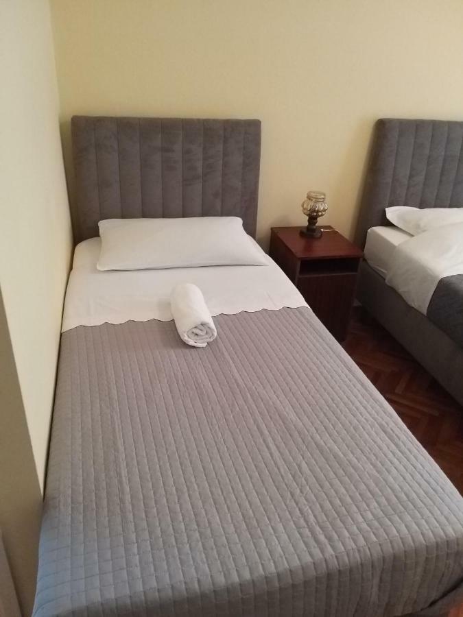 Apartment And Rooms Villa Kolonada Vodice Luaran gambar